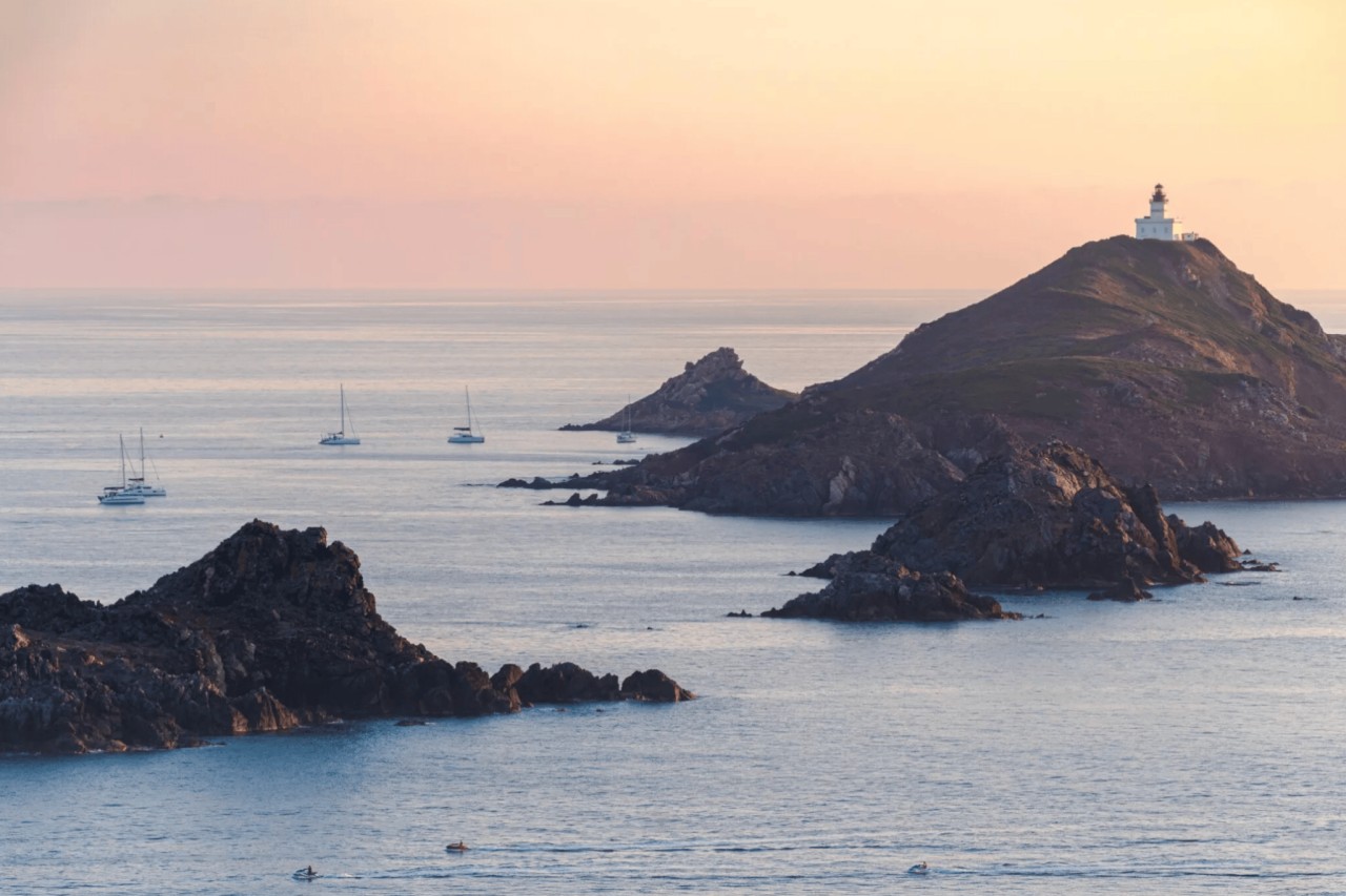 Promenades en mer à Ajaccio : circuits incontournables et meilleures compagnies pour découvrir les îles Sanguinaires